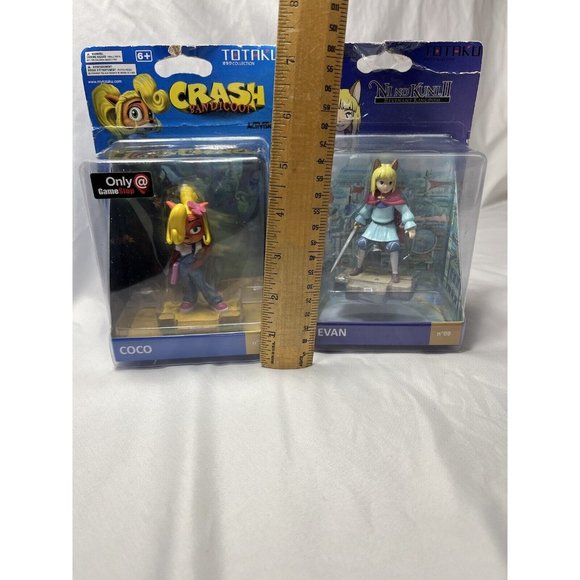 Totaku Crash Bandicoot COCO and Nino Kun II Evan 4" Figure Gamestop Exclusive - Picture 2 of 9